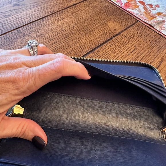 Tory Burch Robinson Continental Leather Wallet Black - Picture 7 of 9